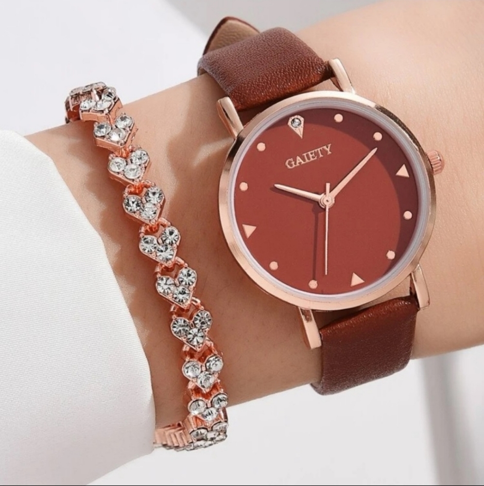 2 piece Rhinestone Quartz Watch & Heart Bracelet ✨️ - Picture 9 of 10